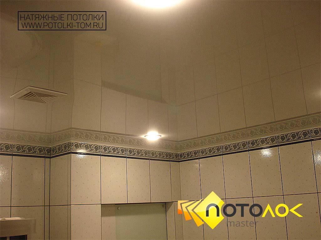 Натяжные потолки в ванной комнате фото