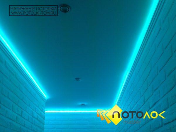 Натяжной потолок с подсветкой в коридоре фото