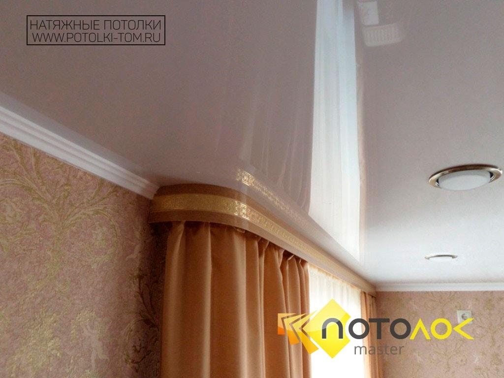Натяжной потолок в спальне от производителя в Томске и Северске.