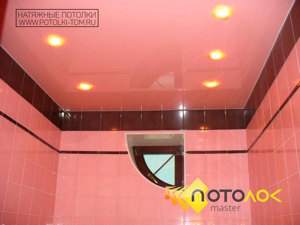 Натяжной потолок в ванной от производителя в Томске и Северске.